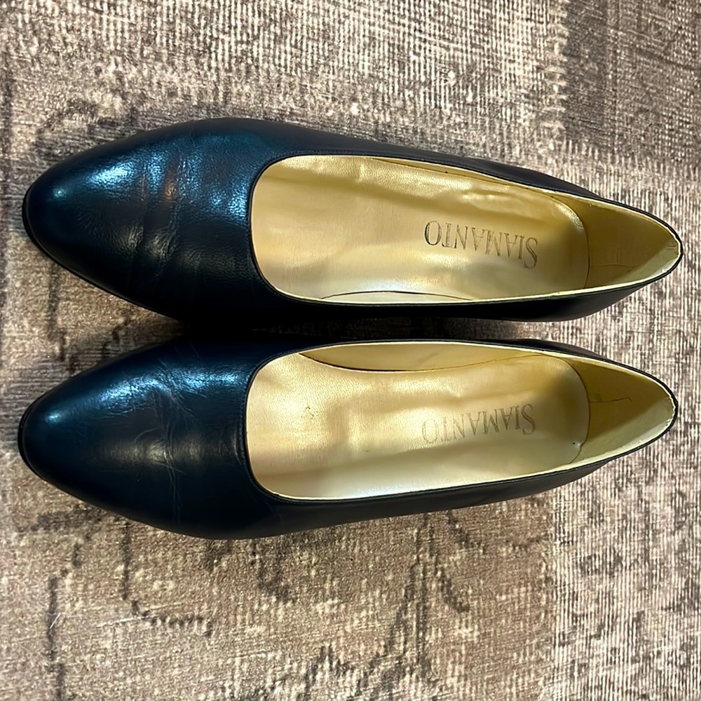 Siamanto Vintage Ladies Shoes in Navy Blue.